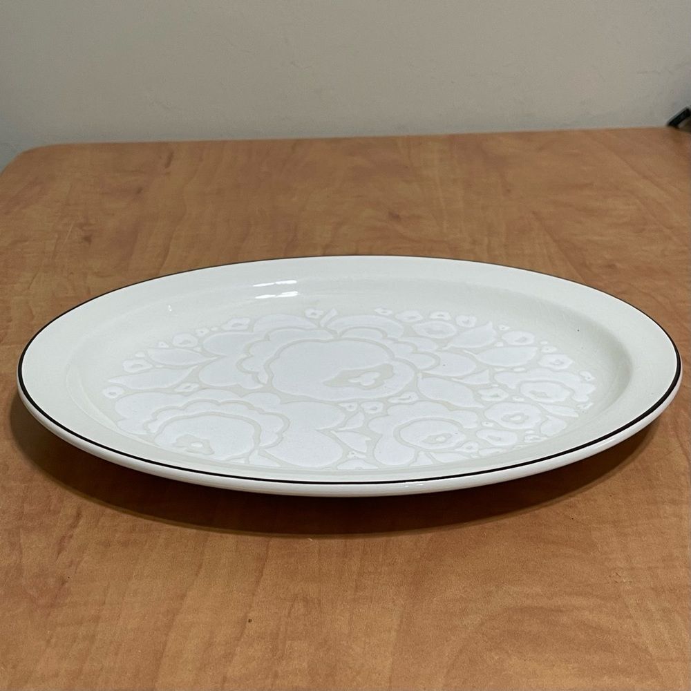 Stonehedge Midwinter 12" Oval Serving Platter Dish Ivory White Flower Embossed - Picture 4 of 13
